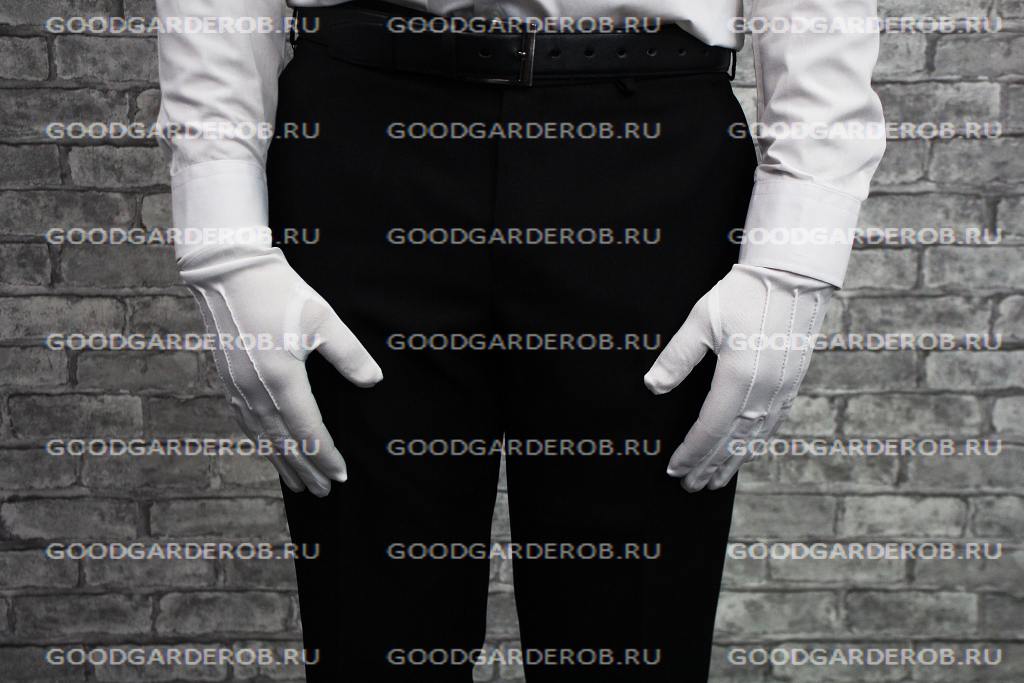 Гардеробщик в классической форме одежды + бабочка + чёрная жилетка + белые перчатки